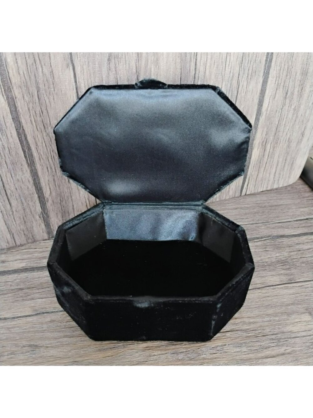 Vintage Indian Zardozi Embroidered Black Velvet Jewelry Box, 6" Octagon Boho - Picture 3 of 11